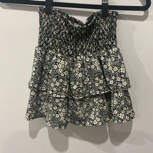 Two-tiered Zara skirt with elastic waistband.